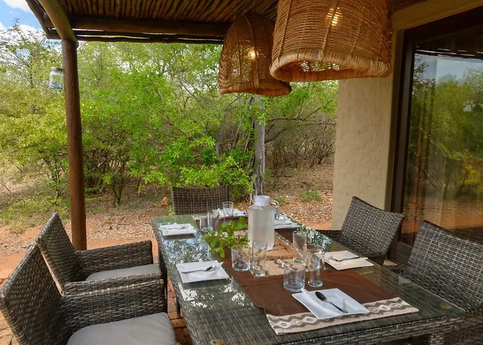 Giraffe Lodge