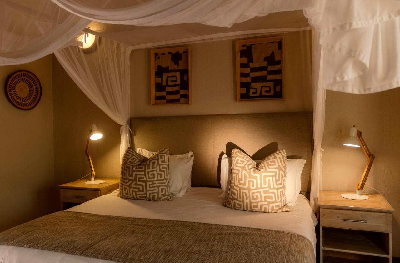 Giraffe * Hoedspruit