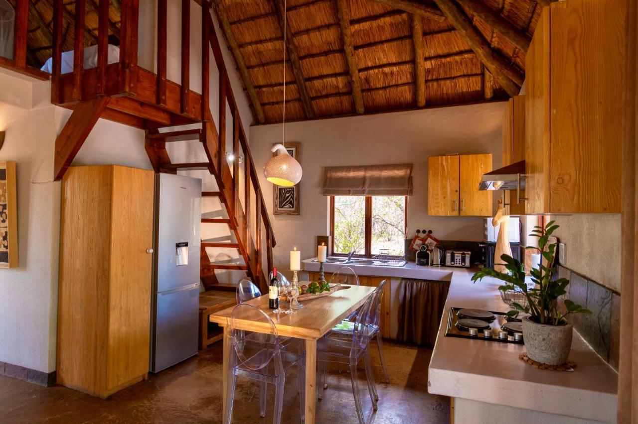 Lodge Giraffe